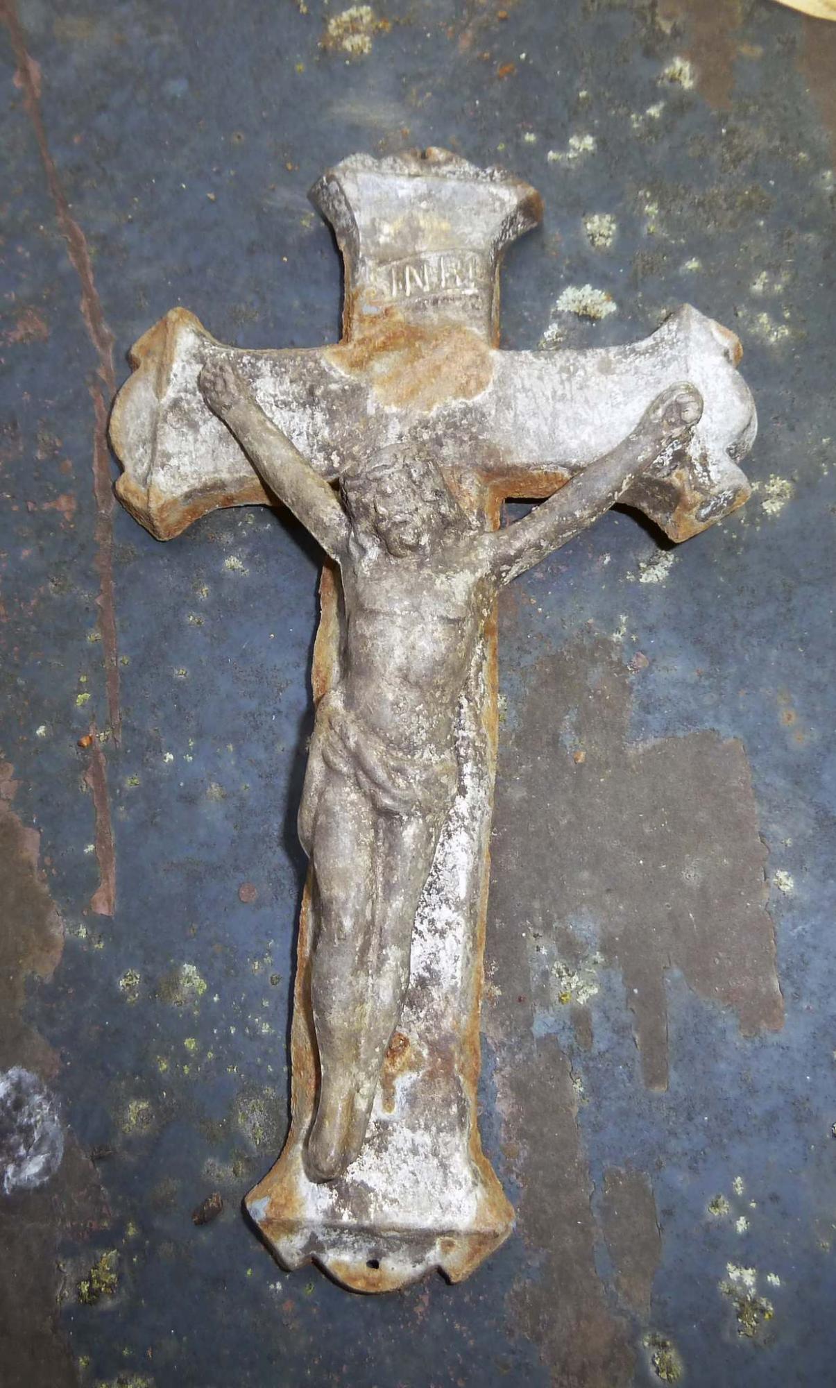 Robert Unik other cross